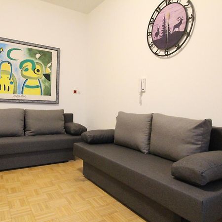 Zx Quad Room In Meidling Viena Exterior foto